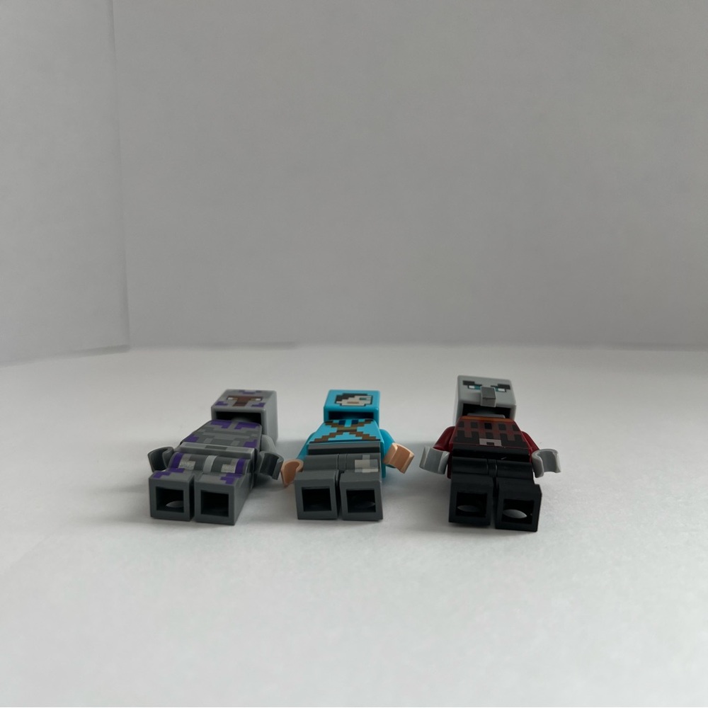 LEGO Minecraft Bundle - Picture 3 of 3